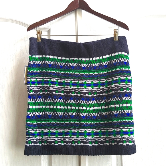 Cute knit skirt 💚💙🤍- NWT - Picture 3 of 6